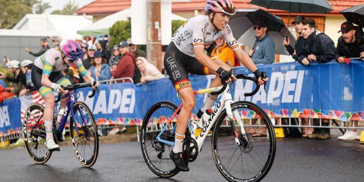 Mavi García cierra en 25ª plaza la prueba en línea del Mundial