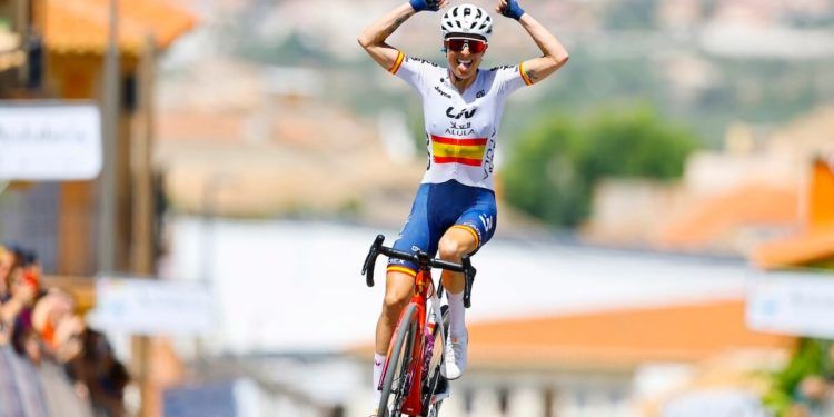 Mavi García se impuso en la segunda etapa de la Vuelta a Andalucía, coronando en Otura