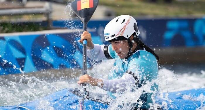 Maialen Chourraut logró el pase a cuartos de kayak cross y Miren Lazkano concluyó en París