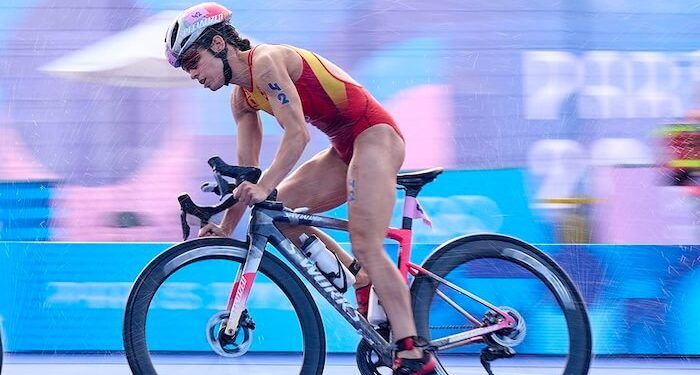 Anna Godoy finalizó 17ª y Miriam Casillas fue 33ª en la prueba olímpica de triatlón en París