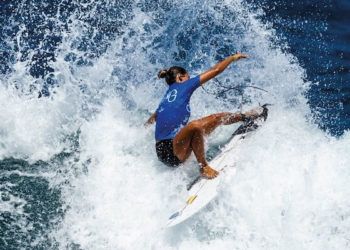 Nadia Erostarbe sostiene sus opciones de medalla olímpica sobre las olas de Tahití