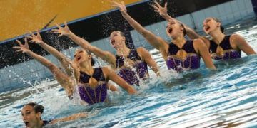 El equipo de natación artística firmó un segundo puesto en rutina técnica en su debut en París