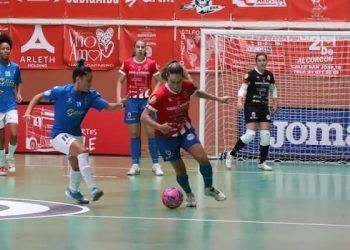El Navalcarnero se impuso con solvencia al Melilla y formó el tercer partido de la final