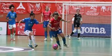 El Navalcarnero se impuso con solvencia al Melilla y formó el tercer partido de la final