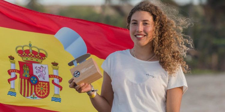 Nía Suardíaz se impuso en la última prueba de la Copa del Mundo de Wingfoil