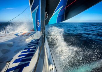 La flota de la Ocean Race se reagrupa en unos famélicos 50 Aullantes