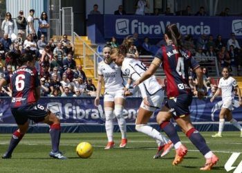 El Real Madrid se adjudicó un partido tosco ante el Levante