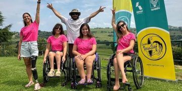 El equipo de parasurf de la Fundación También-Almar Consulting prepara el Europeo