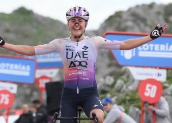 Blasi hace historia imponiéndose en el Angliru