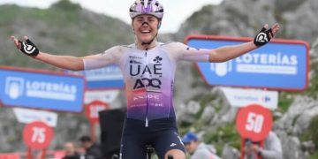 Blasi hace historia imponiéndose en el Angliru