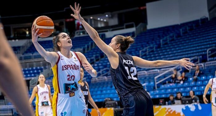 España arrolló a Nueva Zelanda en el Premundial