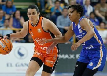 Avenida y Valencia Basket igualaron en Salamanca y dejan abierta la semifinal para la Fonteta