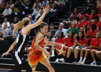 Casas hace la canasta ganadora de Valencia ante la Virtus en Euroliga