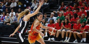 Casas hace la canasta ganadora de Valencia ante la Virtus en Euroliga