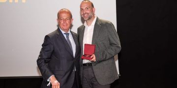 Hockey España reconoce con la medalla de bronce a Raúl Cosín, director de Visibilitas.com