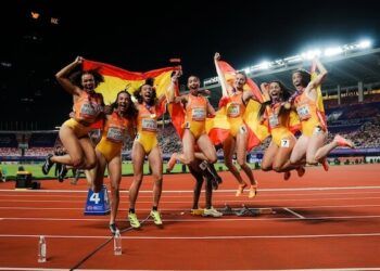 El peso histórico del relevo femenino español con un 4×400 de oro y un 4×100 de plata en WA China