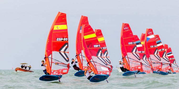 Nicole Van der Velden recupera el liderato en el International iQFOil Games Cádiz