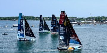 Malizia ganó la regata In Port de Newport y lidera la flota de los cuatro supervivientes hacia el Atlántico