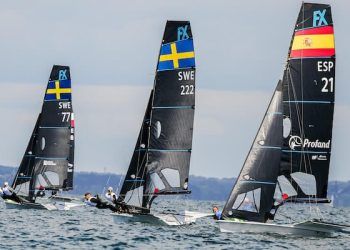 Patricia Suárez y Melania Henke arrancaron líderes el Mundial de 49er FX