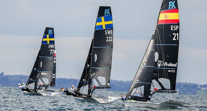 Patricia Suárez y Melania Henke arrancaron líderes el Mundial de 49er FX