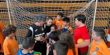 Susana Pareja proyecta sus experiencias como referente del balonmano a las nuevas generaciones