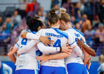 Dos Hermanas y CV Tenerife aprovecharon el factor cancha en el arranque de semifinales de Superliga