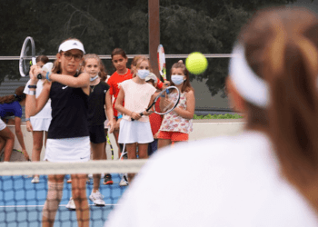 Tenis en la plaza del Ayuntamiento de València y talleres de sostenibilidad con el BBVA Open Internacional