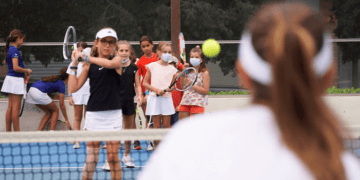 Tenis en la plaza del Ayuntamiento de València y talleres de sostenibilidad con el BBVA Open Internacional