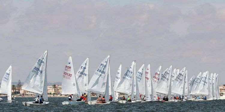 Trofeo Armada, un clásico en Santiago de la Ribera al que acude la mejor flota nacional de Snipe