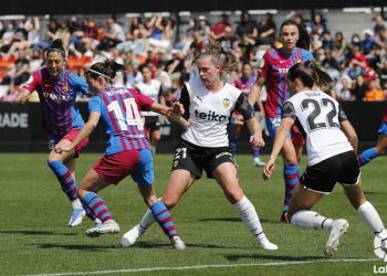 Aitana y Mapi León resuelven el triunfo ante un buen Valencia