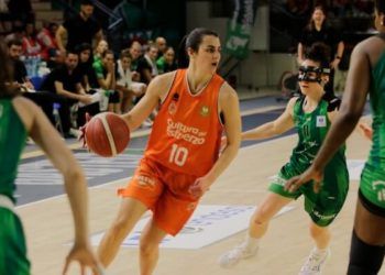 Valencia Basket resolvió desde el triple ante Araski