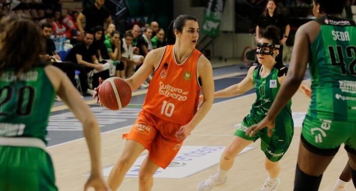 Valencia Basket resolvió desde el triple ante Araski