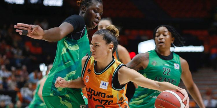 Valencia Basket resbala ante un consistente Araski