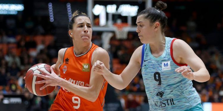 Valencia Basket se redimió ante el Barça CBS