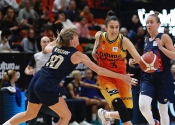 La Fonteta gaudeix amb un triomf coral de rècord de València Basket davant el Barça