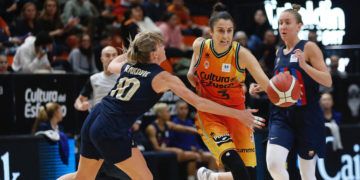 La Fonteta gaudeix amb un triomf coral de rècord de València Basket davant el Barça