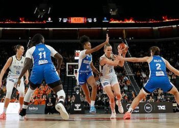 El Valencia Basket no aguantó la presión del Basket Landes y deja los deberes para Italia