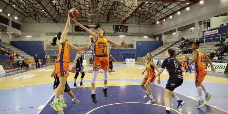 Trahan-Davis lidera el triunfo taronja ante IDK