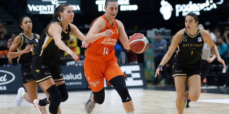 Valencia Basket dice adiós a 2023 como líder de la LF Endesa tras derrotar a Hozono Global Jairis
