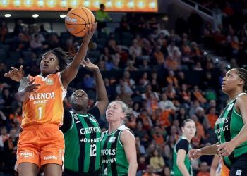 Valencia Basket construyó un triunfo coral ante Joventut Badalona en la LF Endesa