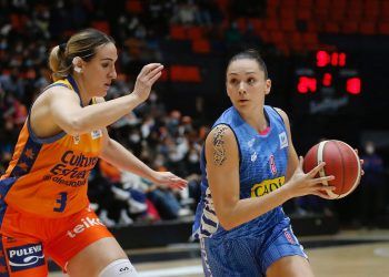 Itzi Germán se ‘estrena’ con un buen partido en el triunfo de Valencia sobre La Seu