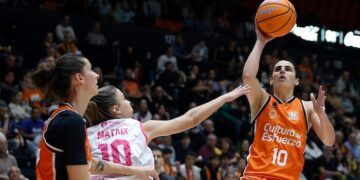 Valencia Basket se impuso ante un combativo Baxi Ferrol y tienen un balance de 7-0 en liga