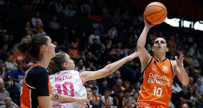Valencia Basket se impuso ante un combativo Baxi Ferrol y tienen un balance de 7-0 en liga