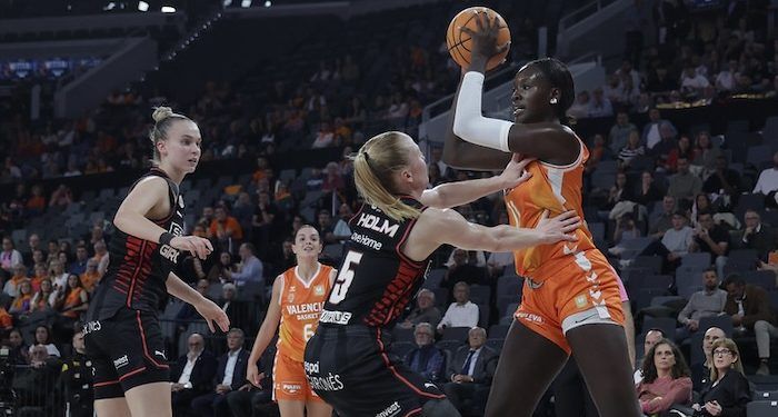 La reacción final del Girona frenó al Valencia Basket y deja todo abierto para la vuelta