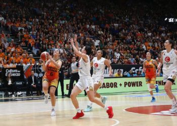 Valencia Basket sentenció a Zaragoza y jugará su tercera final de liga seguida