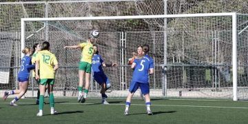 La Valencia Cup Girls 2026 arrancó con 32 partidos en una doble jornada de fútbol desde la formación