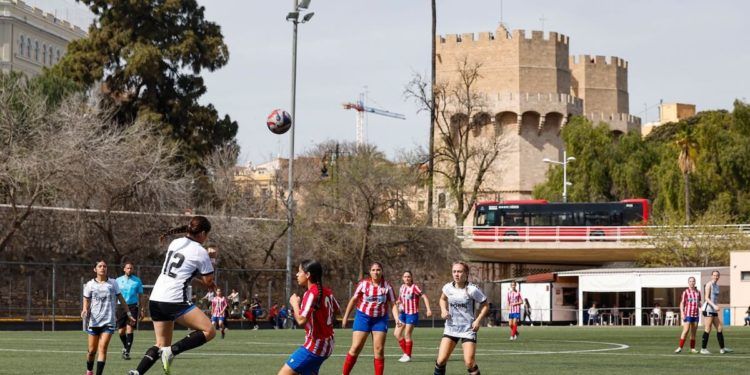La IV Valencia Cup Girls arrancó con el desarrollo de 40 partidos en una intensa y competida jornada