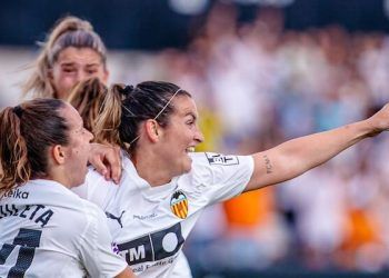 El Valencia regresa a la Liga F un año después con Leyre Monente como heroína