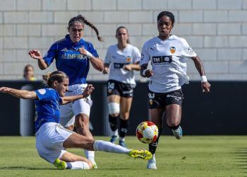 Valencia y Oviedo toparon sus similares identidades por un empate a cero