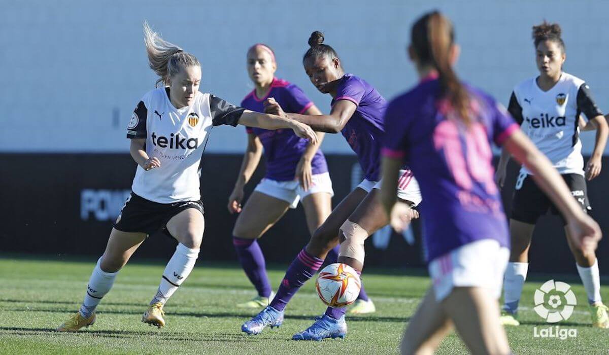 El Madrid CFF, que jugó 40 minutos en inferioridad, se impone al Valencia
